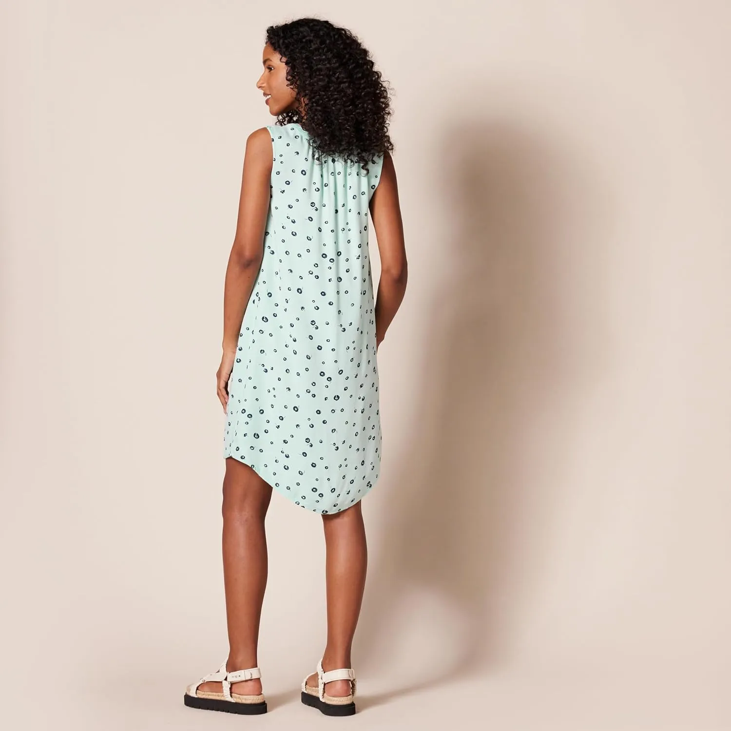 Amazon Essentials Women's Sleeveless Woven Shift Dress